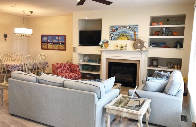 Large 2-bedroom, 2 bath villa, sleeps 6, w/grill on the golf course-Bear Trap