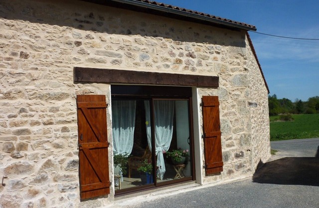 Large 2 bedroom stone gite