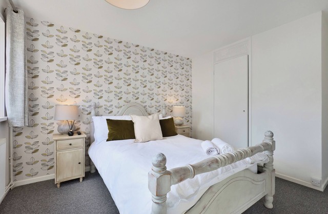 Large 2-BR | City Home | Free Parking | Sleeps 6