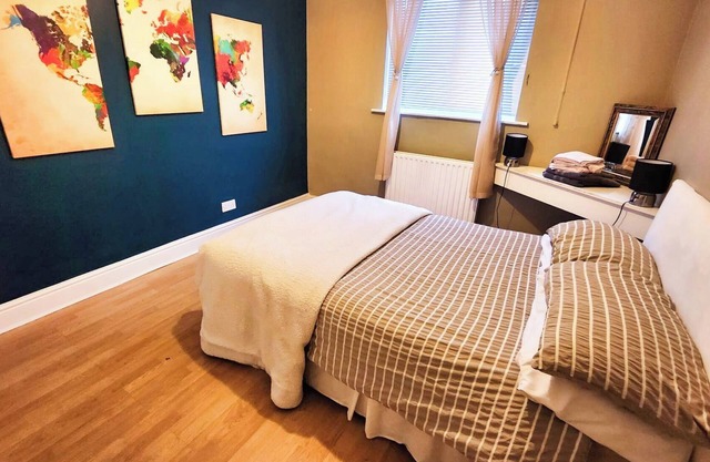 Large 3 Bed Bungalow - Parking - Garden