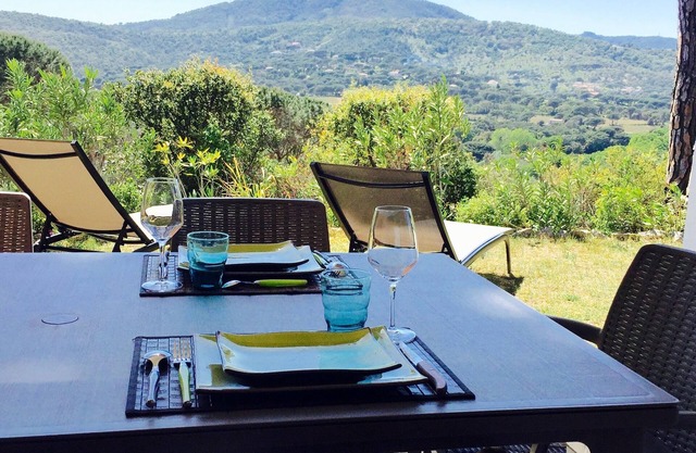 Large 45m2 south-facing apartment with beautiful terrace, enclosed garden, magnificent view!