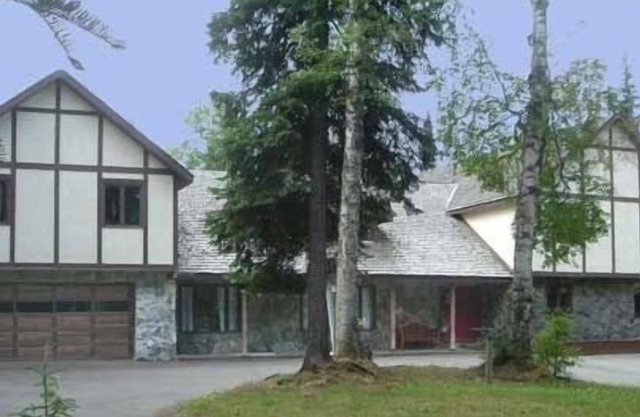 Large Anchorage Hillside Home - Great Rental Rates