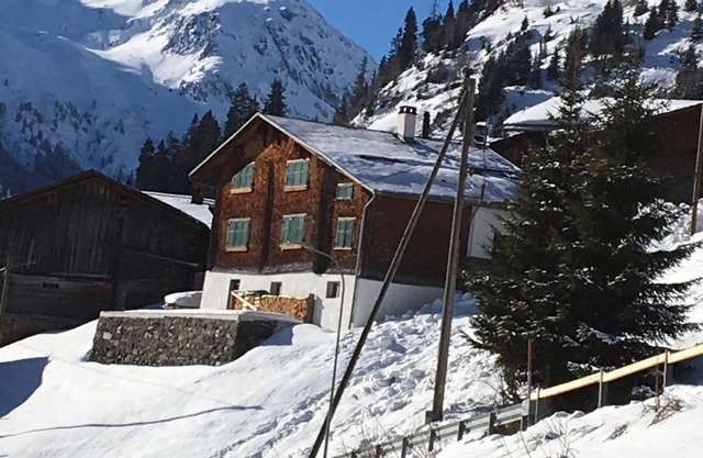 Large and cosy family chalet in a hamlet, 15' from Disentis