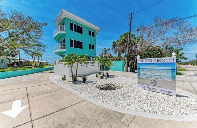 Large Beach Side Townhouse Condo with views of Gulf. Steps to the beach!