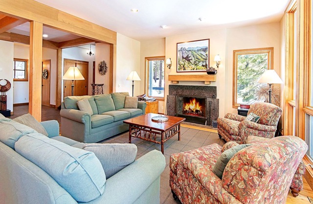 Large Black Butte House - Perfect for Extended Families!