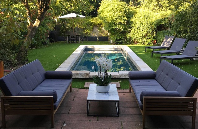 LARGE BORDEAUX HOUSE WITH POOL