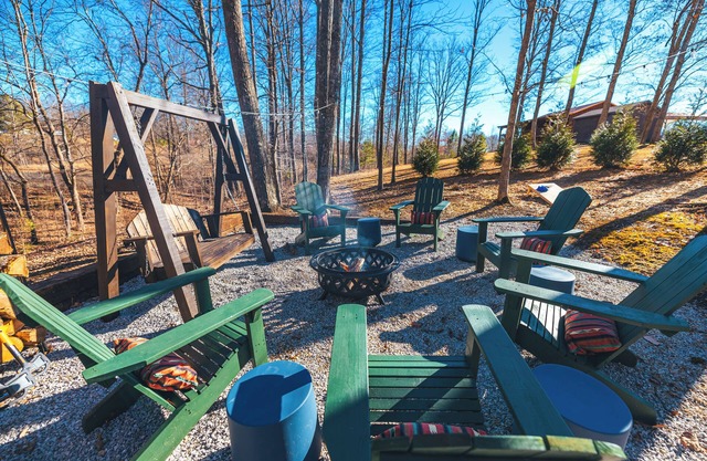 Large cabin-Game Room,Hot tub,Kid Friendly