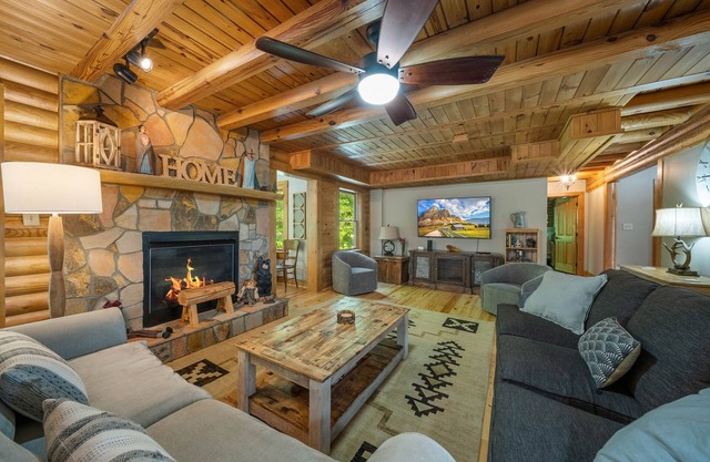Large Cabin in Great Location