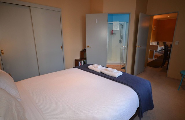 Large CBD Apartment (v12)