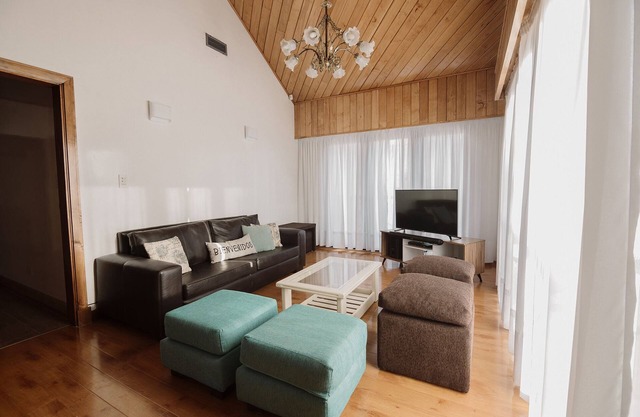 Large close to Downtown appartment