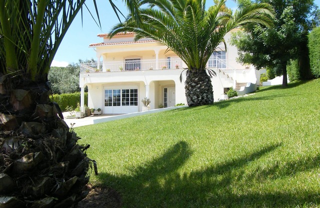 Large & Comfortable holiday home with private pool & Free WiFi