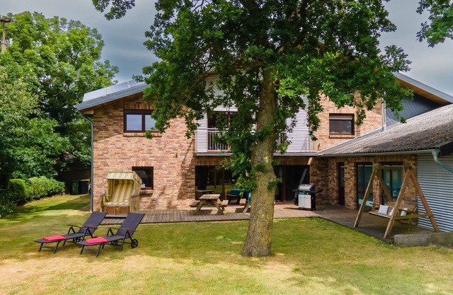 Large communal area with pool, large garden, centrally betw. North-u. Baltic Sea