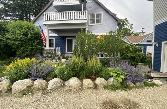 Large Cottage w Ocean Views.