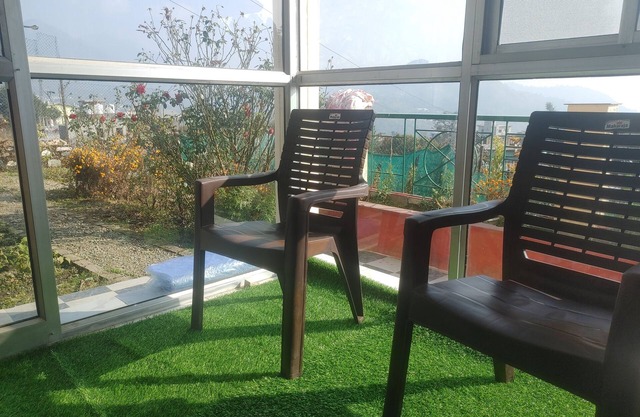 Large Cottage with Valley View - 5 minutes walk from Lake!