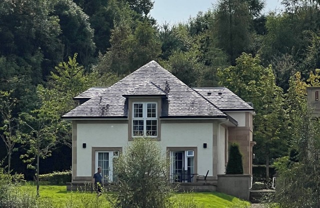 Large detached Cottage on Loch Lomond with spa