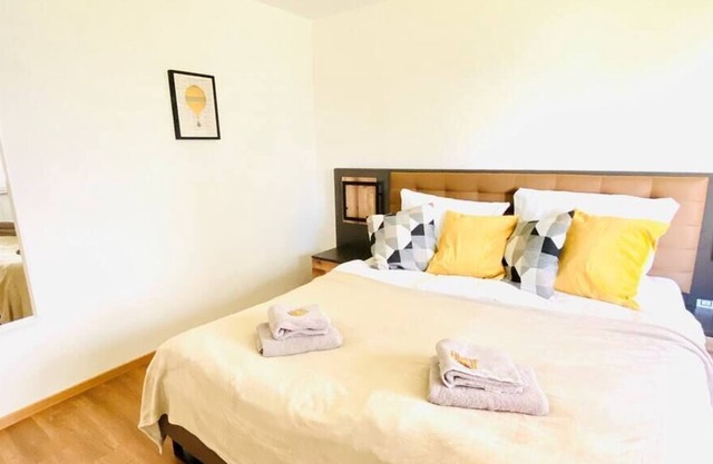 ☆Large Double Apartment ☆ 3BR | Parking |10 Guests