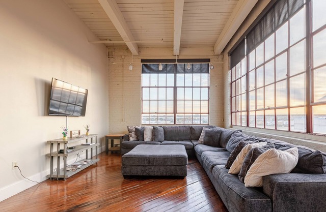 Large Downtown Condo with Magnificent City Views and Secure Onsite Parking