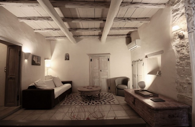Large duplex house 14th century renovated/air-conditioned/Internet Upper town Bonifacio