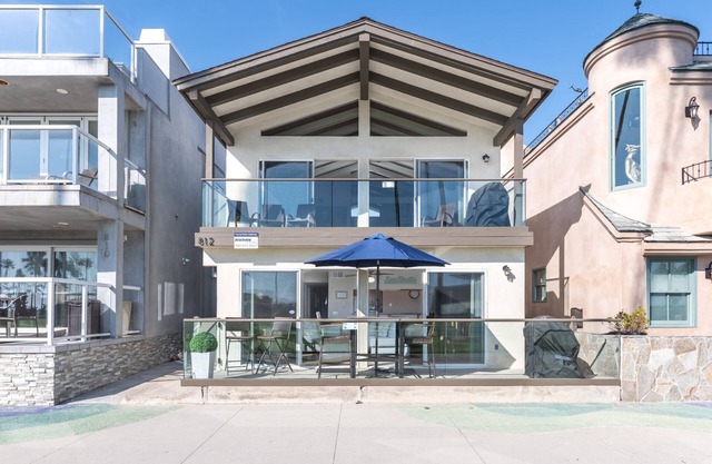 Large duplex right at the Balboa Pier!
