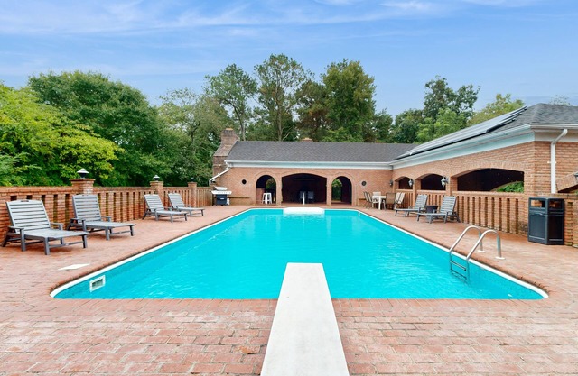 Large estate & cottage with private pool, firepits, & game room