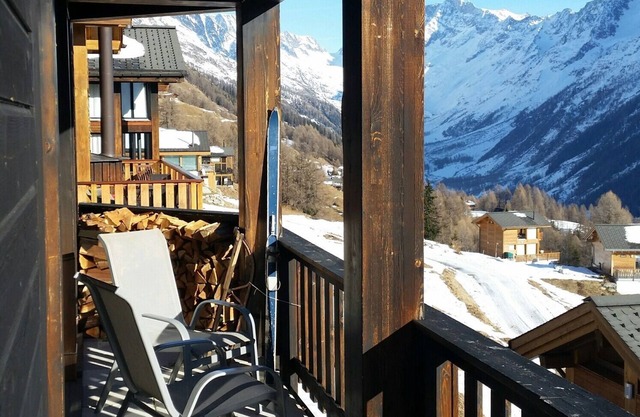 Large exclusive 6 room chalet(160m2) 10p on 2000m Lauchernalp /Lotschental.
