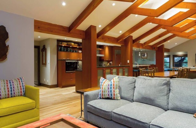 Large Group & Family Rental w/Hot Tub & Wood Fire