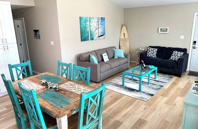 Large Group Retreat in Oceanside. 2 houses. 6 rooms. 1.5 mi to the beach!