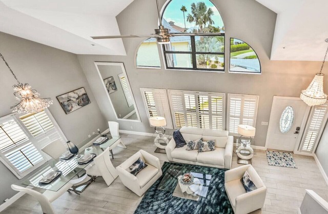 Large Groups/Bay Views, Boat dock,Walk To beach,Kayaks/Jacuzzi