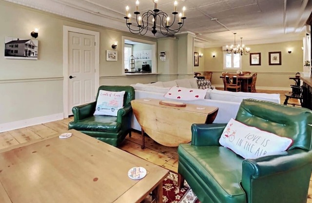 Large historic stay in the village! Pet Friendly