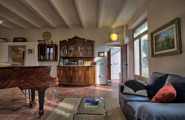 Large historic villa with pool, panoramic views surrounded by greenery