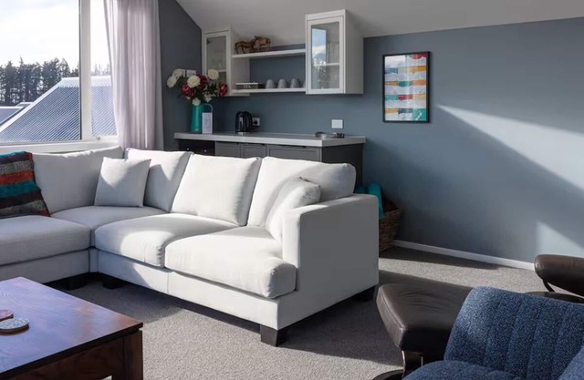 Large Holiday Home, modern, large spaces. Great for families.