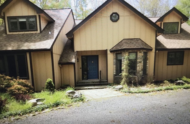 Large home! Great fall deals! Even better ski deals-ASK!