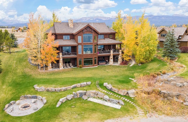 Large Home w/Hot Tub, Fire Pit, & Basketball Court – 6BR!
