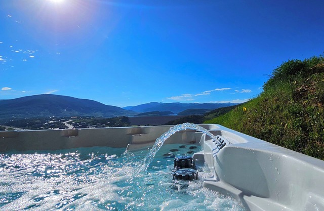 Large Home w/Stunning Views of Lake Dillon & Summit, hot tub, ski & golf access