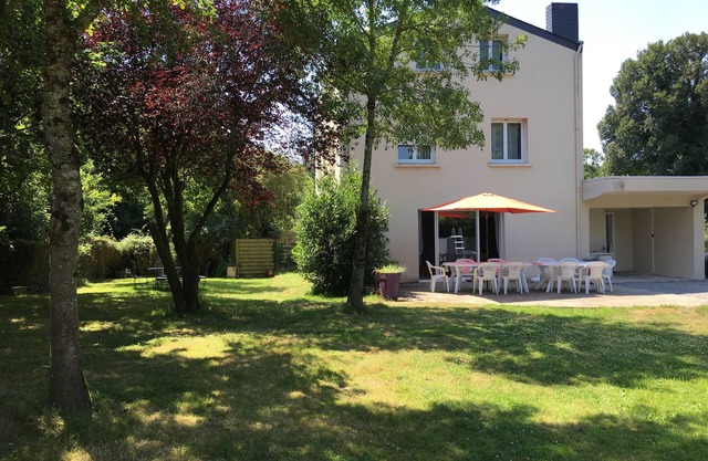 Large house with heated swimming pool, very pleasant, quiet, classified 3 *.