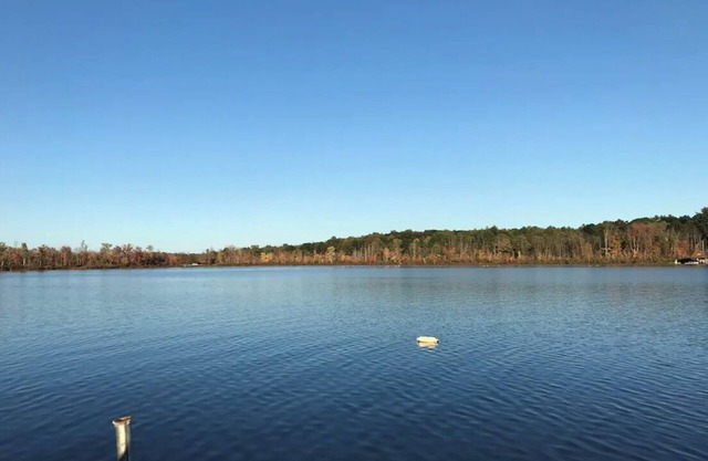 Large House on Ballston Lake -Saratoga Springs with Private Beach, Dock, Jacuzzi