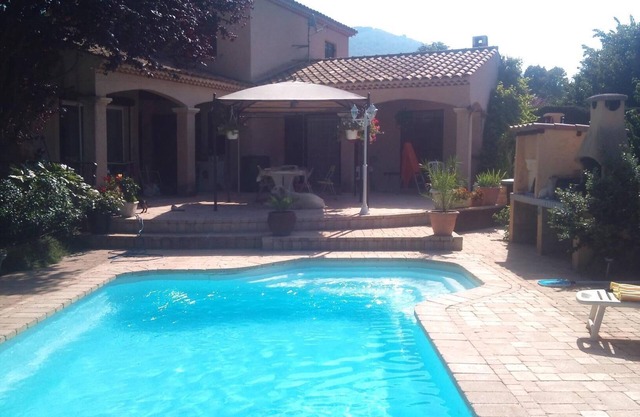 Large independent studio in private villa with garden, Swimming pool, Jacuzzi
