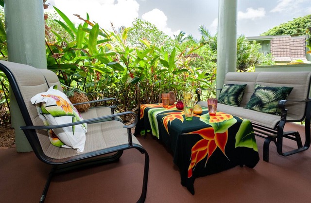 Large & Inviting, Walkable Location close to beach-Perfect for Large Groups!