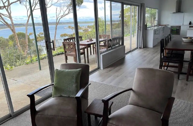 Large Kangaroo Island Beach House, 180* Views, 4 bedrooms - 10% discount August