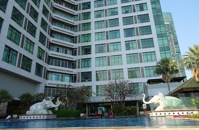 Large Luxury Riverside Penthouse. 5 Star hotel area, close to Skytrain,