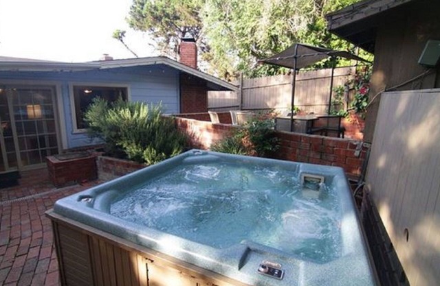 Large La Jolla 6+ Bedroom House Sleeps 16 to 18 Volleyball Crt 5 blocks to Beach
