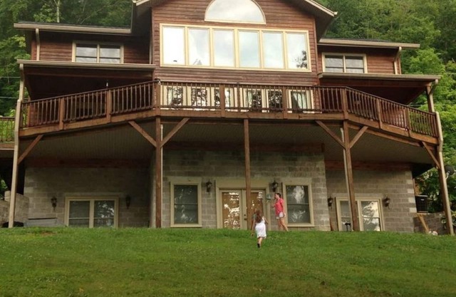 Large lakefront retreat with huge dock, sun deck, kayaks and hot tub;