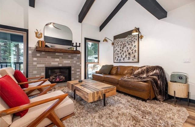 Large, Luxury, Cozy Cabin @ Chamonix. 300 yards from Canyon Lodge.