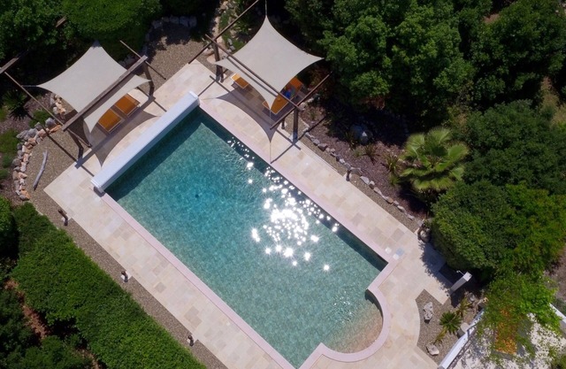 Large Luxury Trullo, Private HEATED Pool, Air Con and 90m2 Games Room