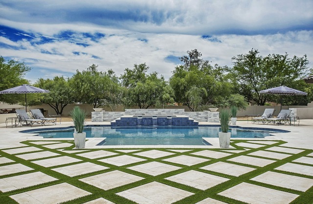 Large Mansion + Guest House! Resort Pool,Pickleball Court. 9 bedrooms 18 beds