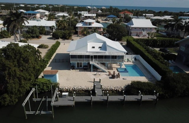 Large outdoor space with pool/hot tub, on 200ft wide canal- quick ride to Ocean!