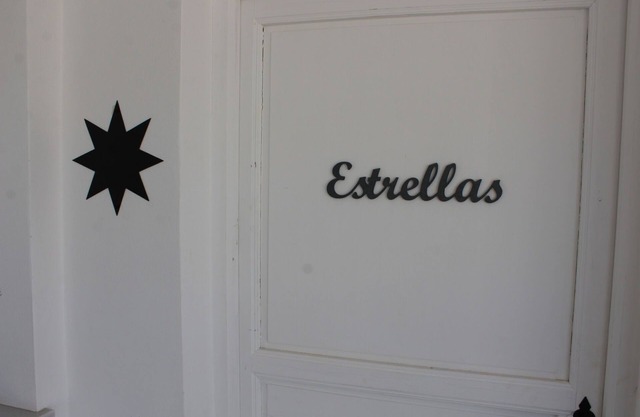 LARGE ROOM IDEAL FOR FAMILIES OR FRIENDS