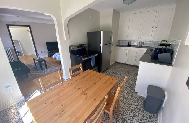 Large Studio Apartment at the Space Needle!