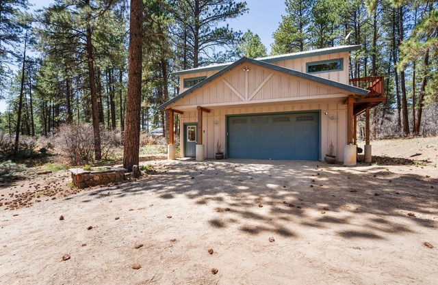 Large studio, River and Trail Access, Pet Friendly!