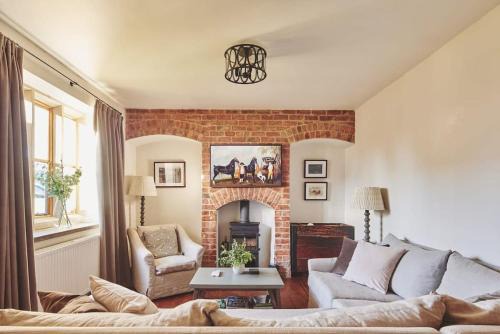 Large Stylish Luxury Cotswold Cottage - ideal for families, w/EV charging